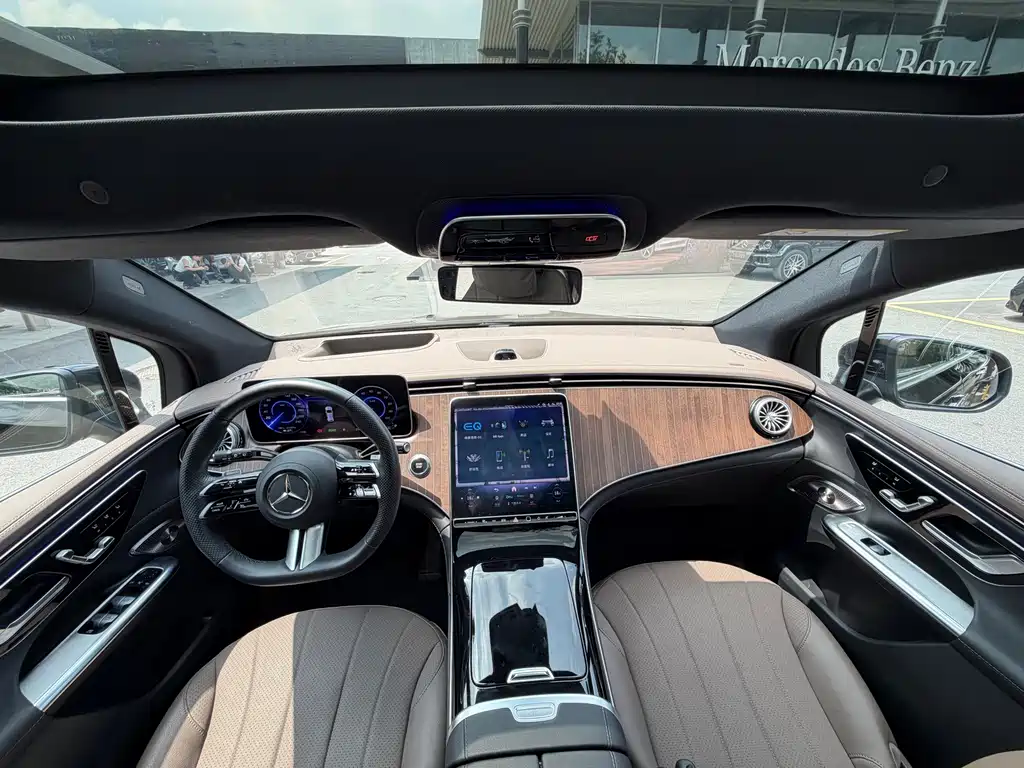 Mercedes-Benz EQE SUV 2024 — фото 14