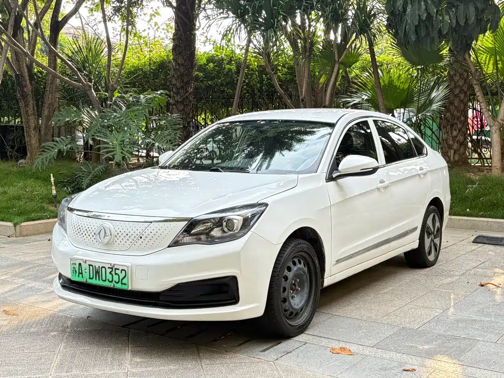 Dongfeng E70 2021