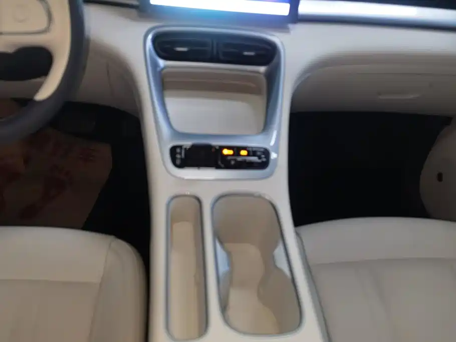 Geely Galaxy Starwish 2025 — фото 16