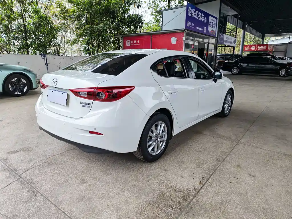 Mazda 3 Axela 2019 — фото 8