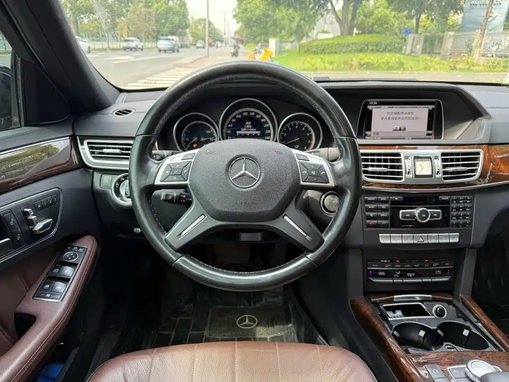 Mercedes-Benz E-Class 2015 — фото 14