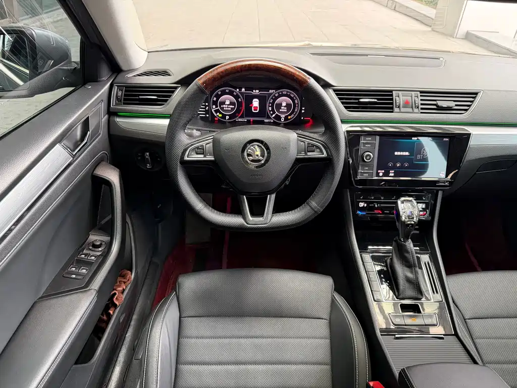 Skoda Superb 2021 — фото 29
