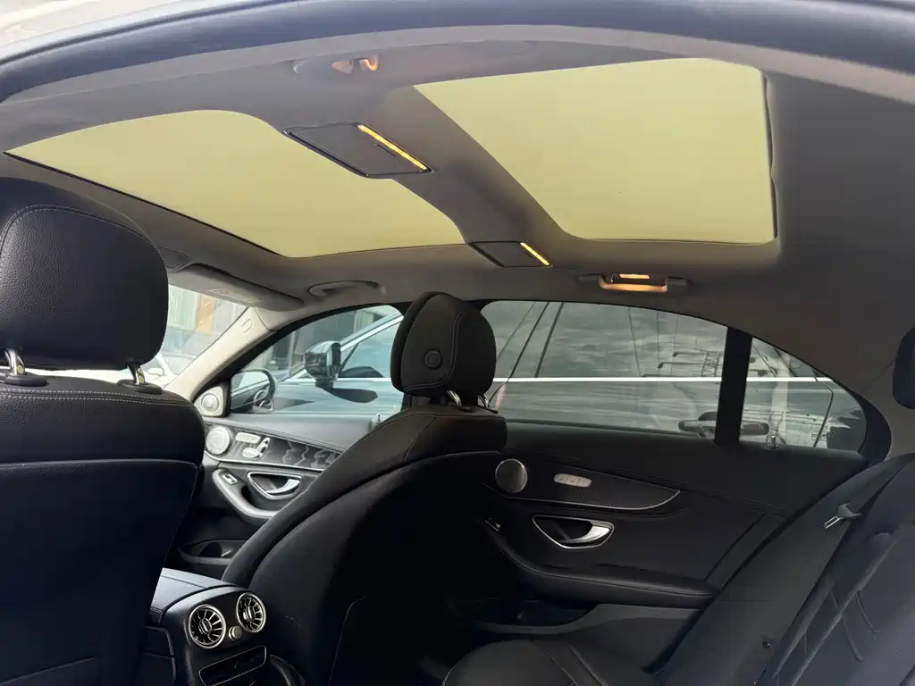 Mercedes-Benz C-Class 2019 — фото 17