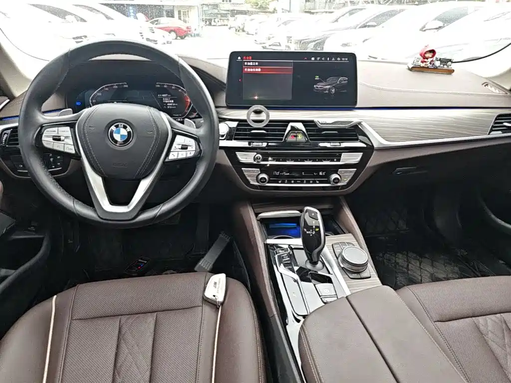 BMW 5 Series 2023 — фото 10