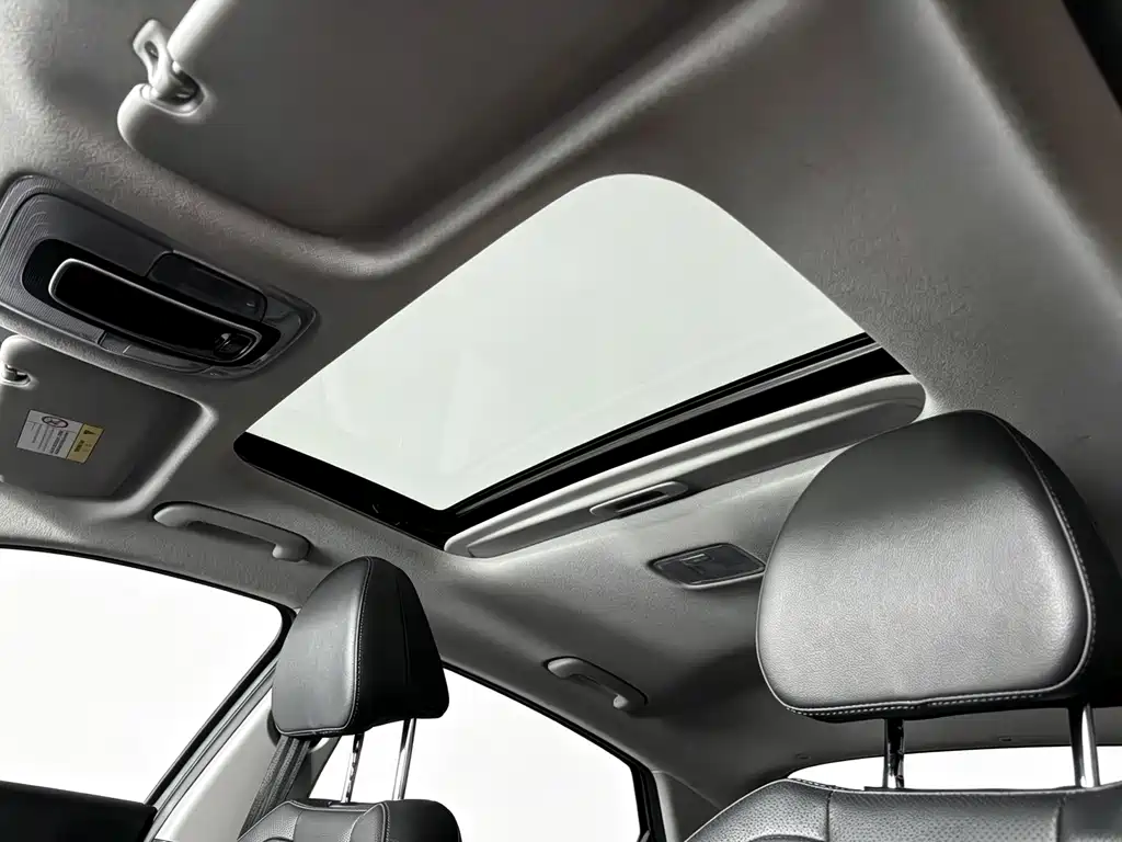 Hyundai Elantra 2023 — фото 12