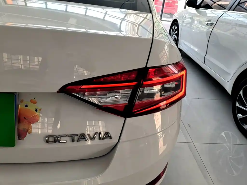 Skoda Octavia 2020 — фото 8