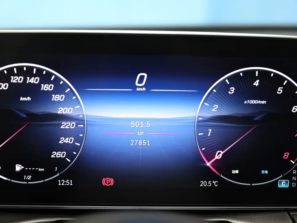 Mercedes-Benz C-Class 2025 — фото 11
