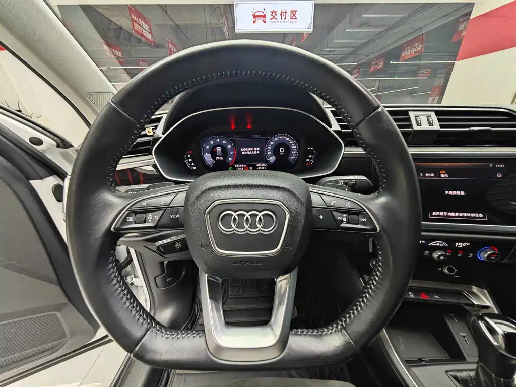 Audi Q3 2020 — фото 10