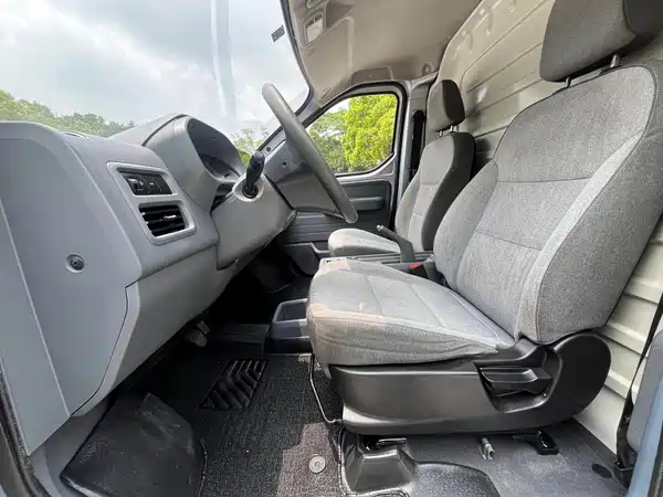Wuling Yangguang 2025