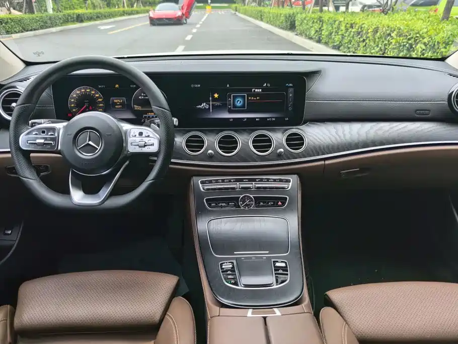 Mercedes-Benz E-Class 2019 — фото 12