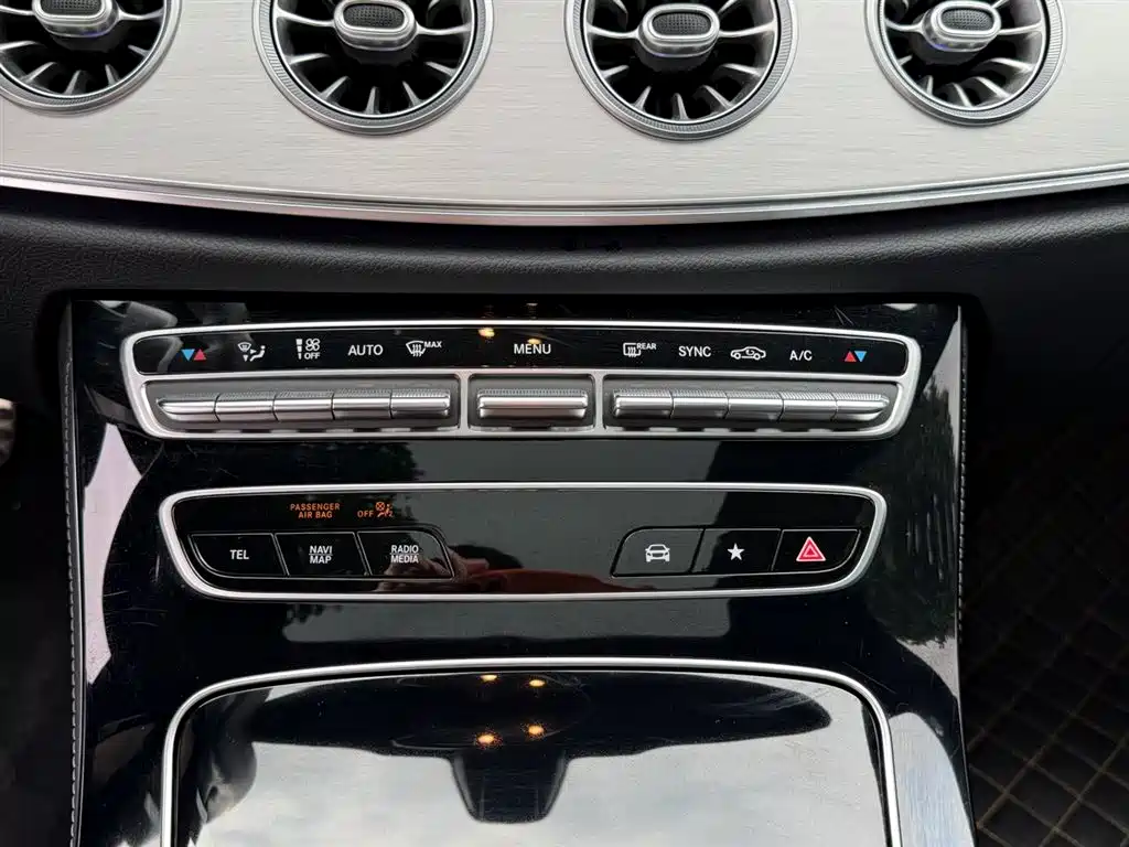 Mercedes-Benz E-Class 2023 — фото 12