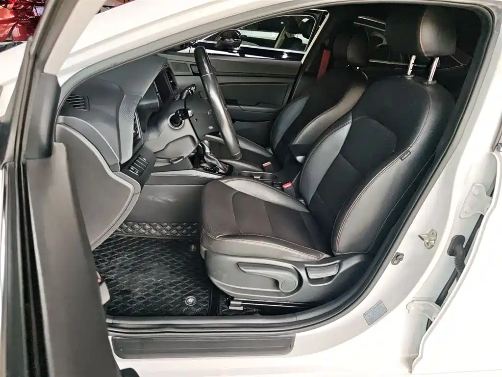 Hyundai Elantra 2020 — фото 10