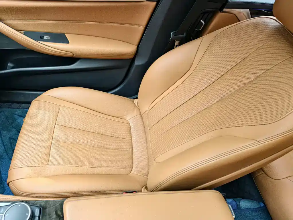 BMW 5 Series 2021 — фото 17