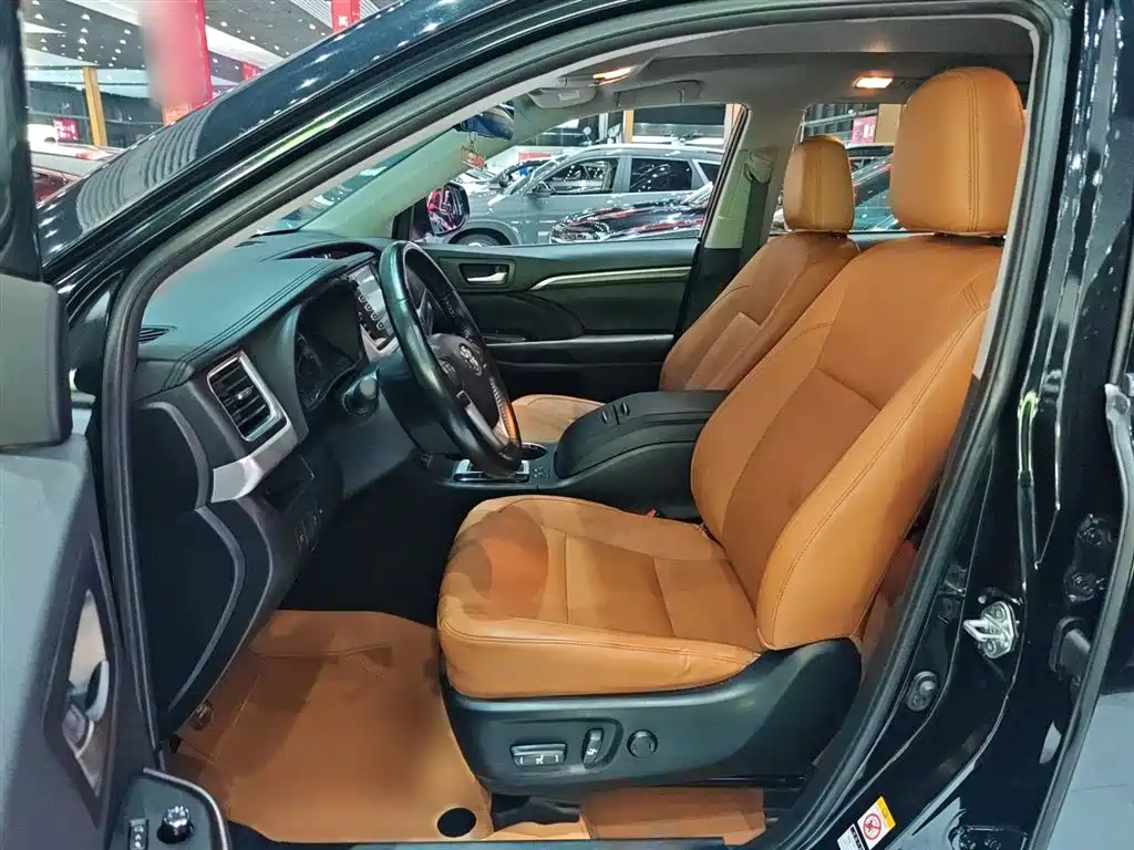 Toyota Highlander 2020 — фото 12