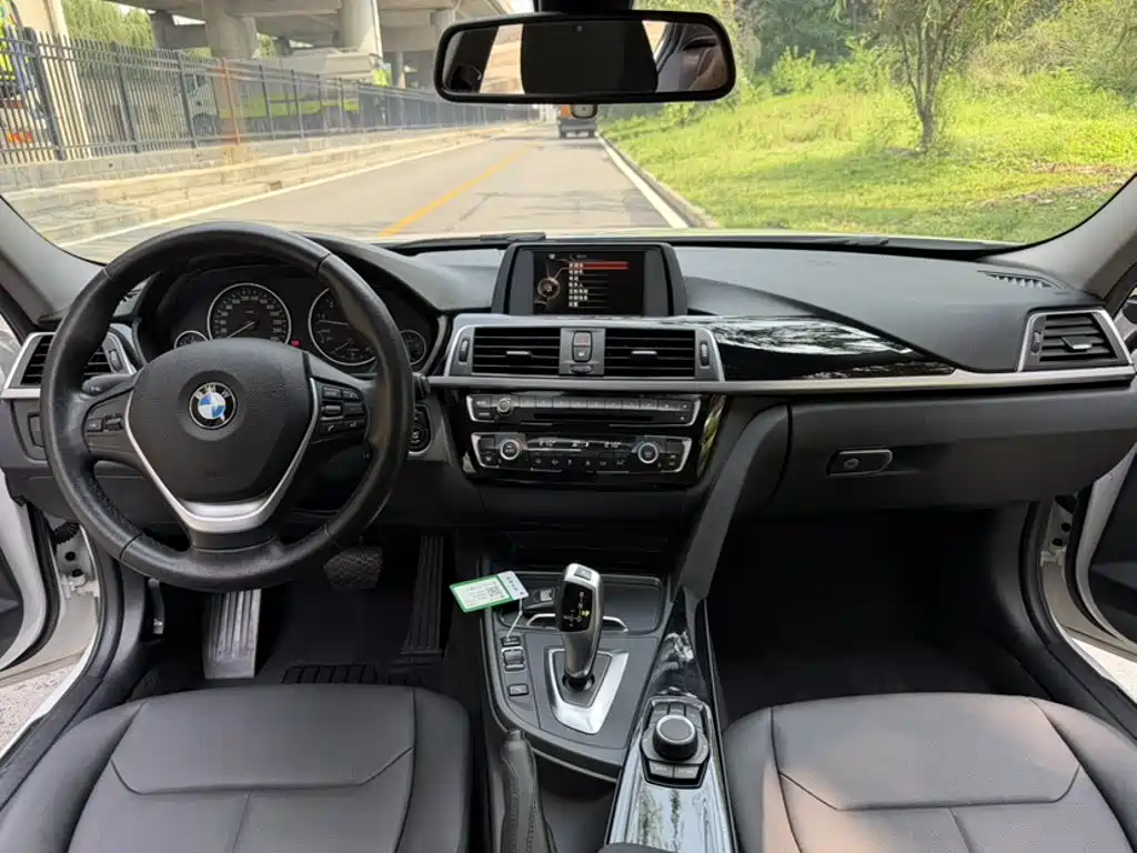 BMW 3 Series 2016 — фото 17