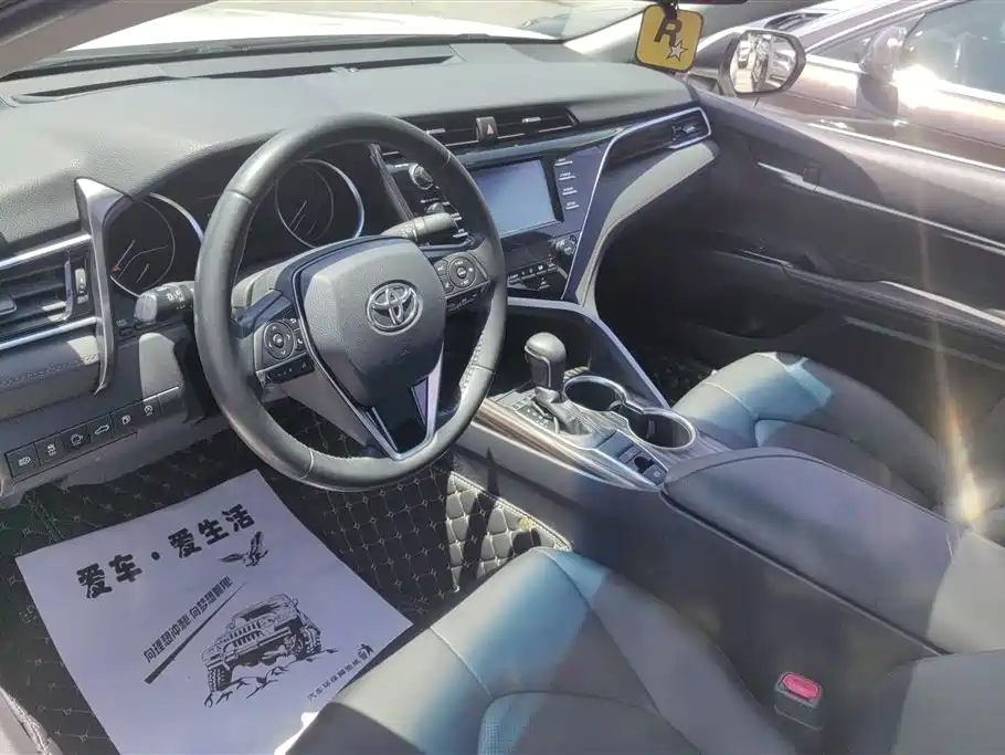 Toyota Camry 2018 — фото 12