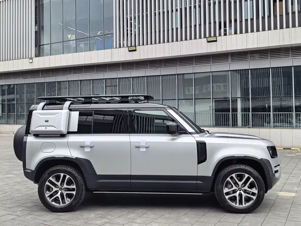 Land Rover Defender 2020 — фото 17