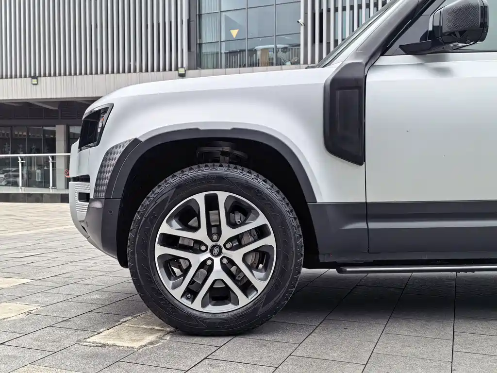 Land Rover Defender 2020 — фото 16