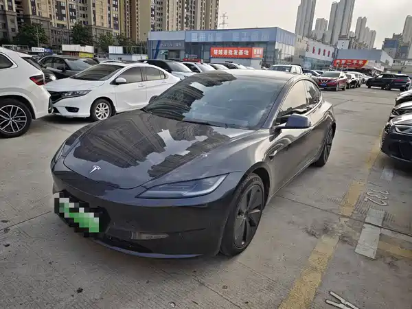 Tesla Model 3 2024