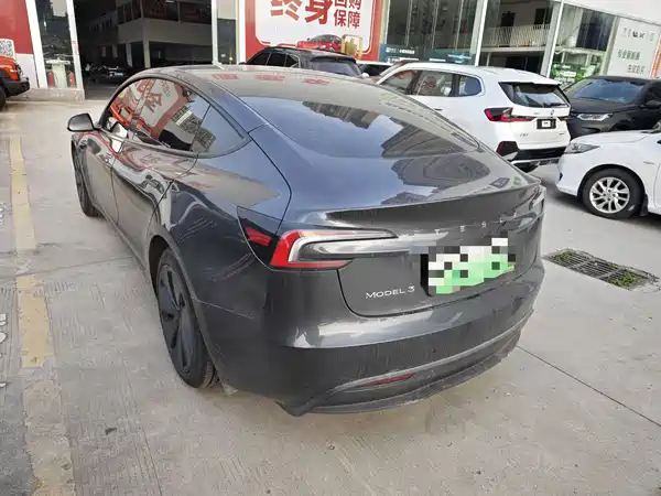 Tesla Model 3 2024