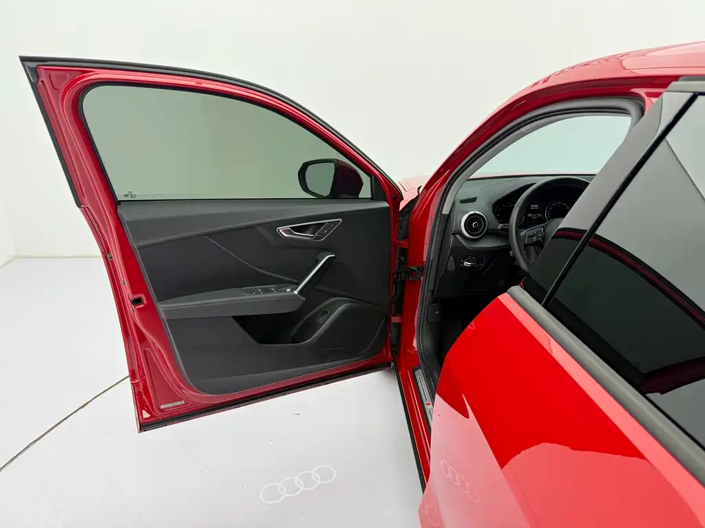 Audi Q2L 2022 — фото 24
