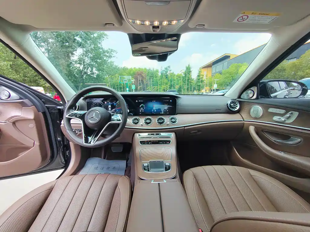 Mercedes-Benz E-Class 2022 — фото 18