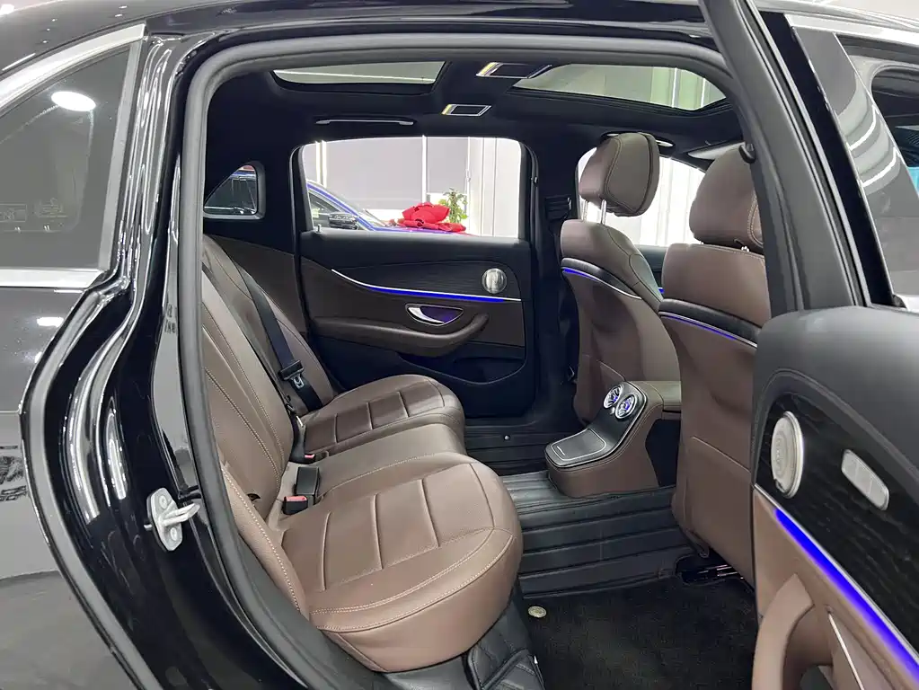 Mercedes-Benz E-Class 2023 — фото 11