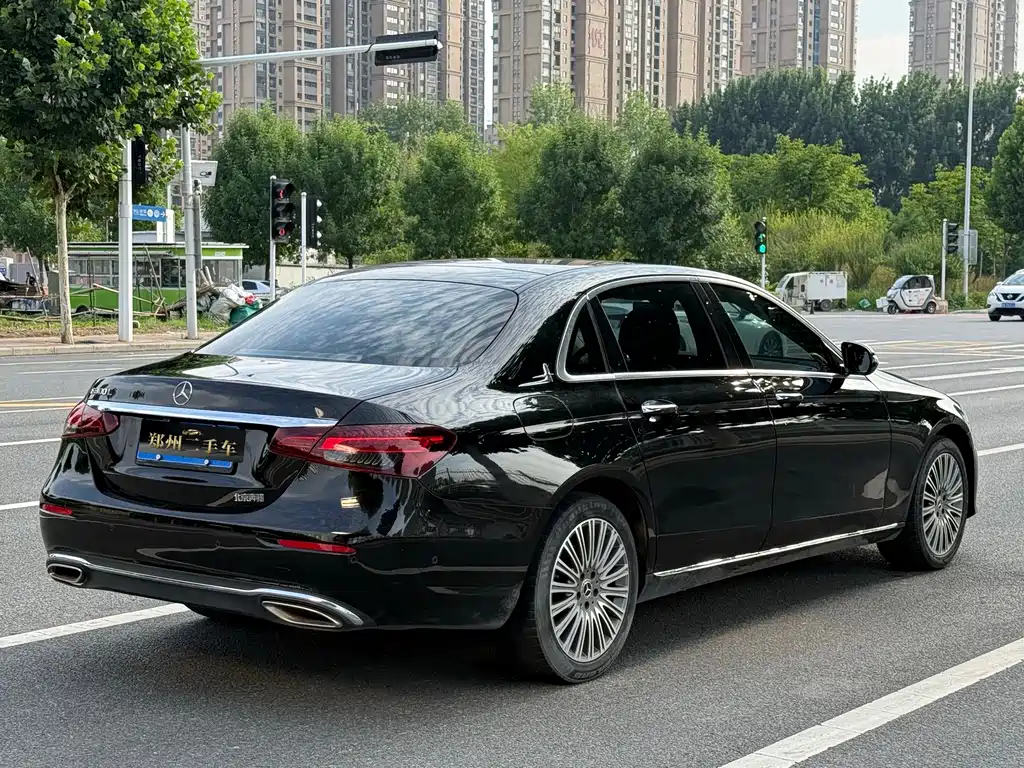 Mercedes-Benz E-Class 2021 — фото 18