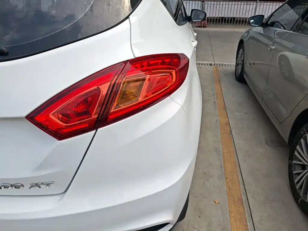 Changan Eado XT 2015 — фото 8