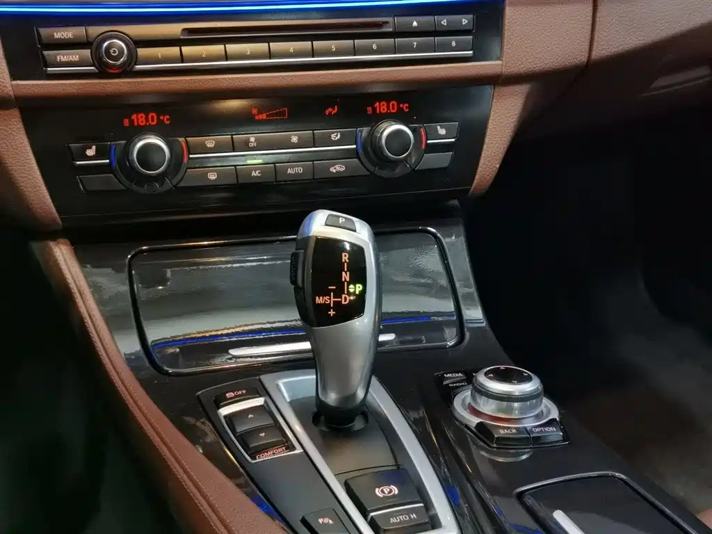 BMW 5 Series 2016 — фото 13