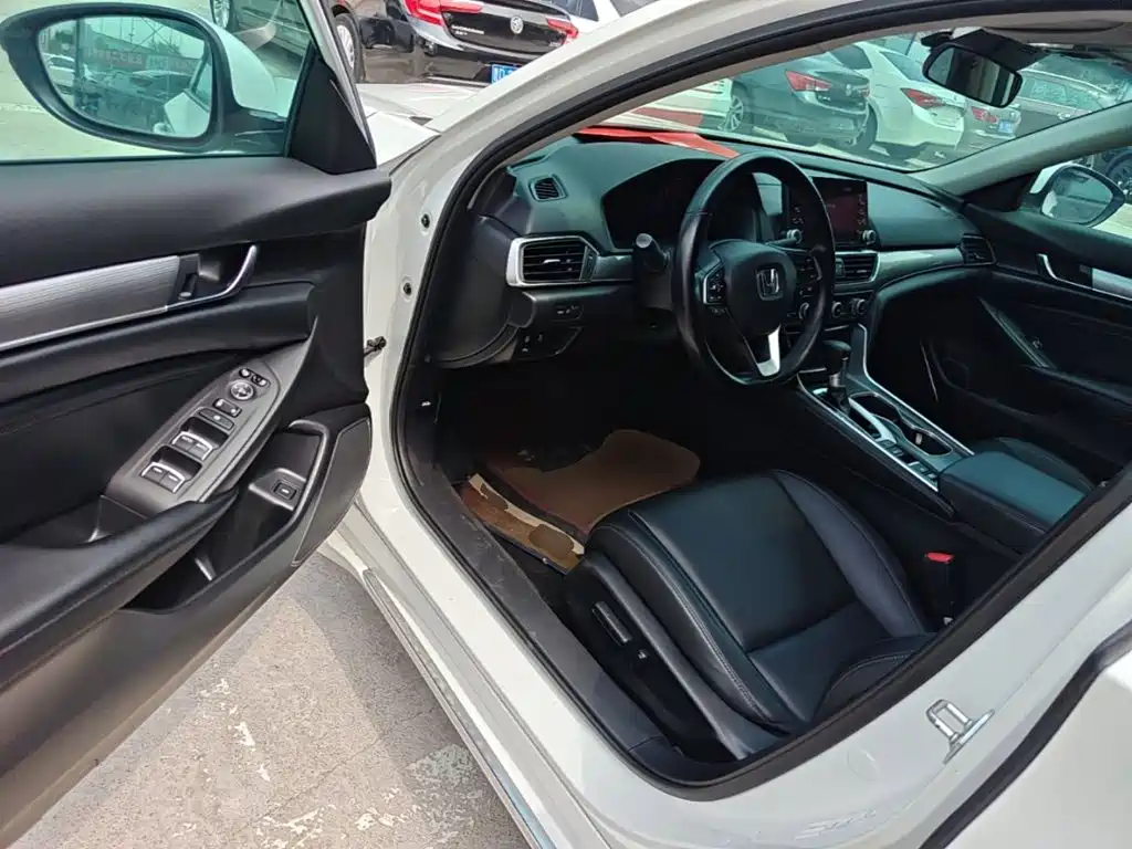 Honda Accord 2020 — фото 16