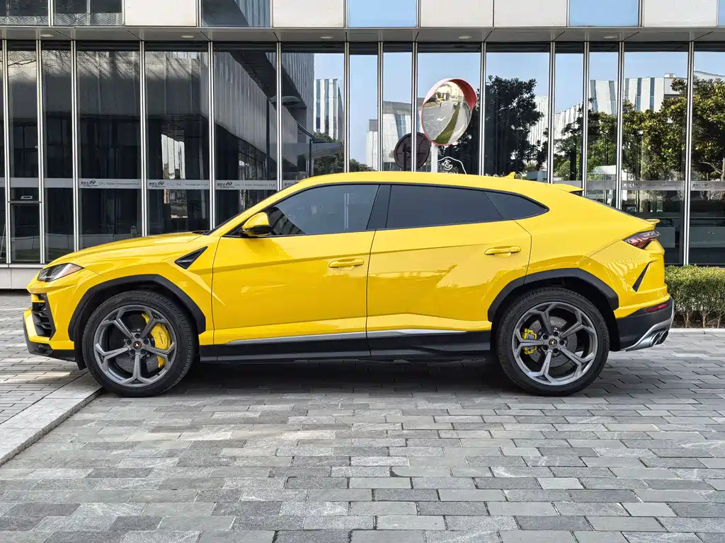 Lamborghini Urus 2023 — фото 6
