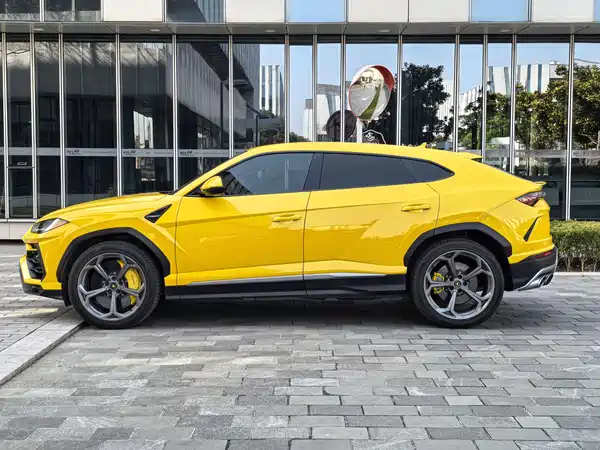 Lamborghini Urus 2021