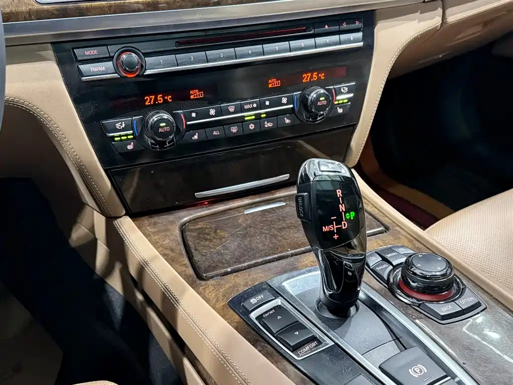 BMW 7 Series 2012 — фото 9