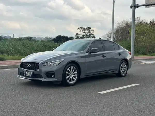 Infiniti Q50L 2015