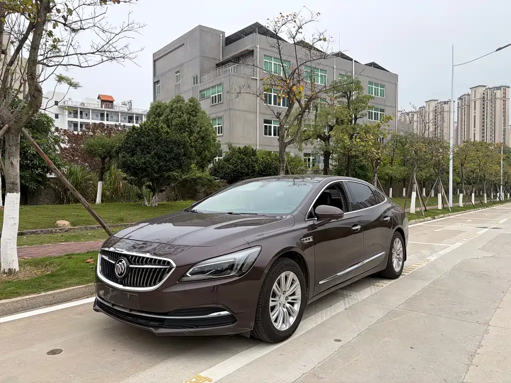 Buick LaCrosse 2018 — фото 1