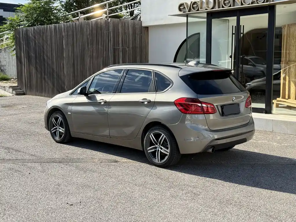 BMW 2 Series Station Wagon 2017 — фото 10