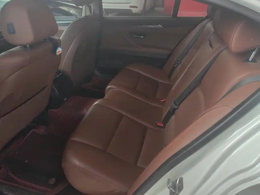 BMW 5 Series 2016 — фото 11