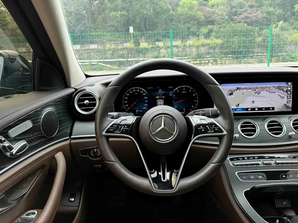 Mercedes-Benz E-Class 2023 — фото 6
