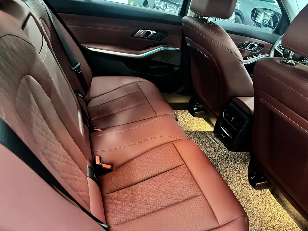 BMW 3 Series 2025 — фото 13