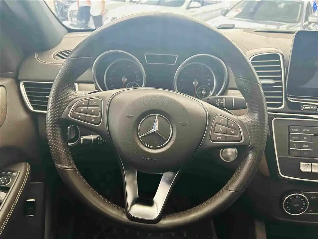 Mercedes-Benz GLE 2018 — фото 15