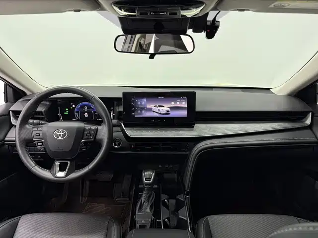 Toyota Camry 2025 — фото 4
