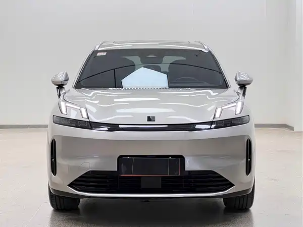 Lynk & Co 08 EM-P 2024