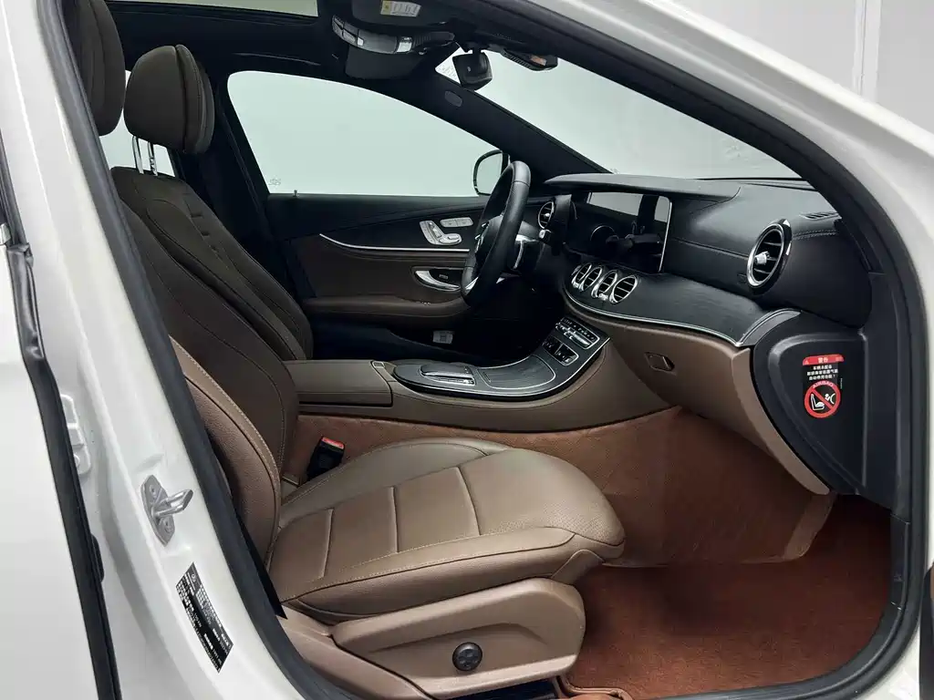 Mercedes-Benz E-Class 2022 — фото 14