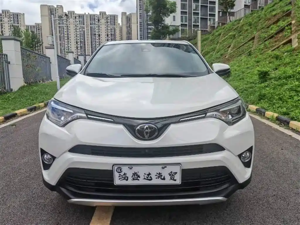 Toyota RAV4 2018 — фото 2