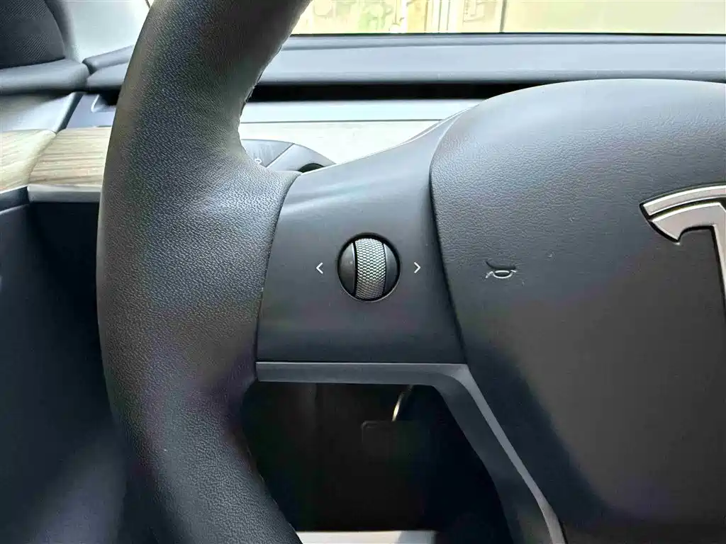 Tesla Model Y 2022 — фото 10