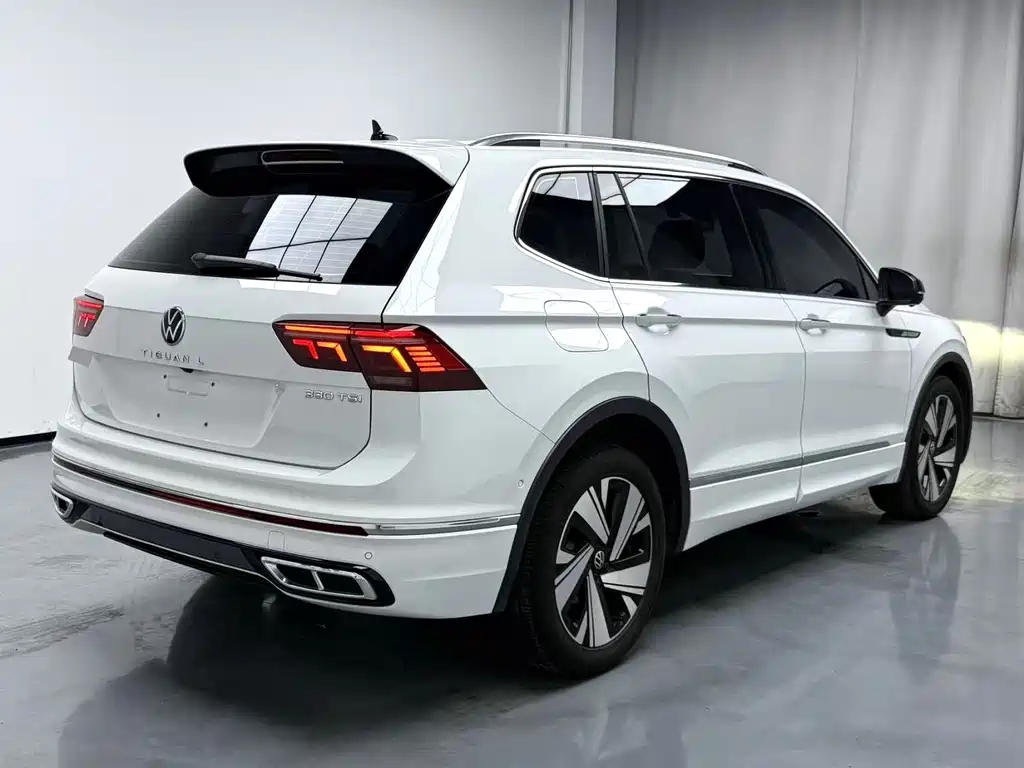 Volkswagen Tiguan L 2024 — фото 8