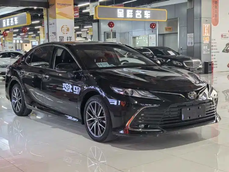 Toyota Camry 2022 — фото 3