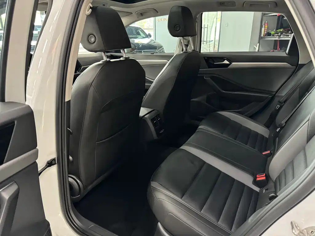 Volkswagen Sagitar 2022