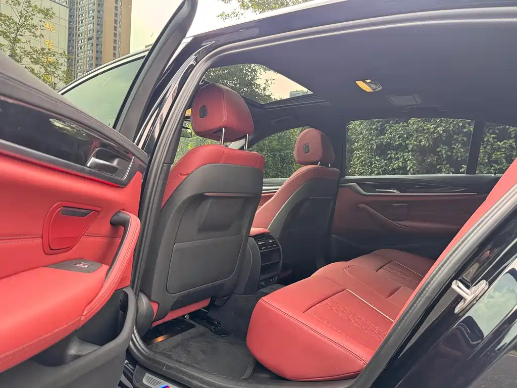 BMW 5 Series 2023 — фото 11